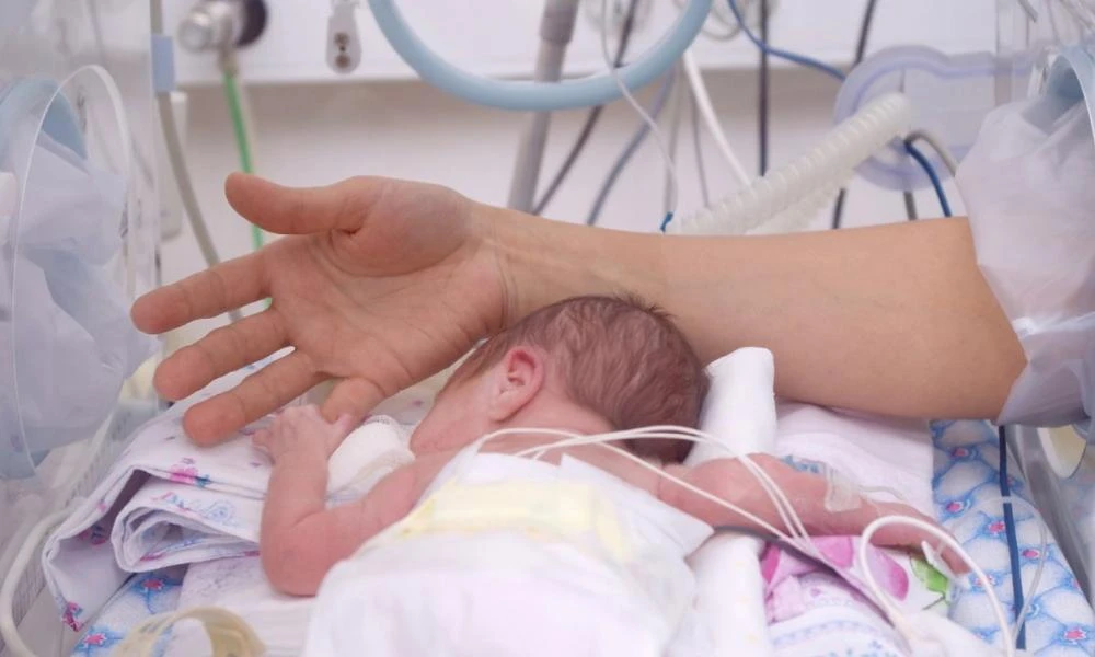 Πάτρα: Τον αγώνα της ζωής κέρδισε μωρό που γεννήθηκε πρόωρα- Νοσηλευόταν 159 ημέρες!